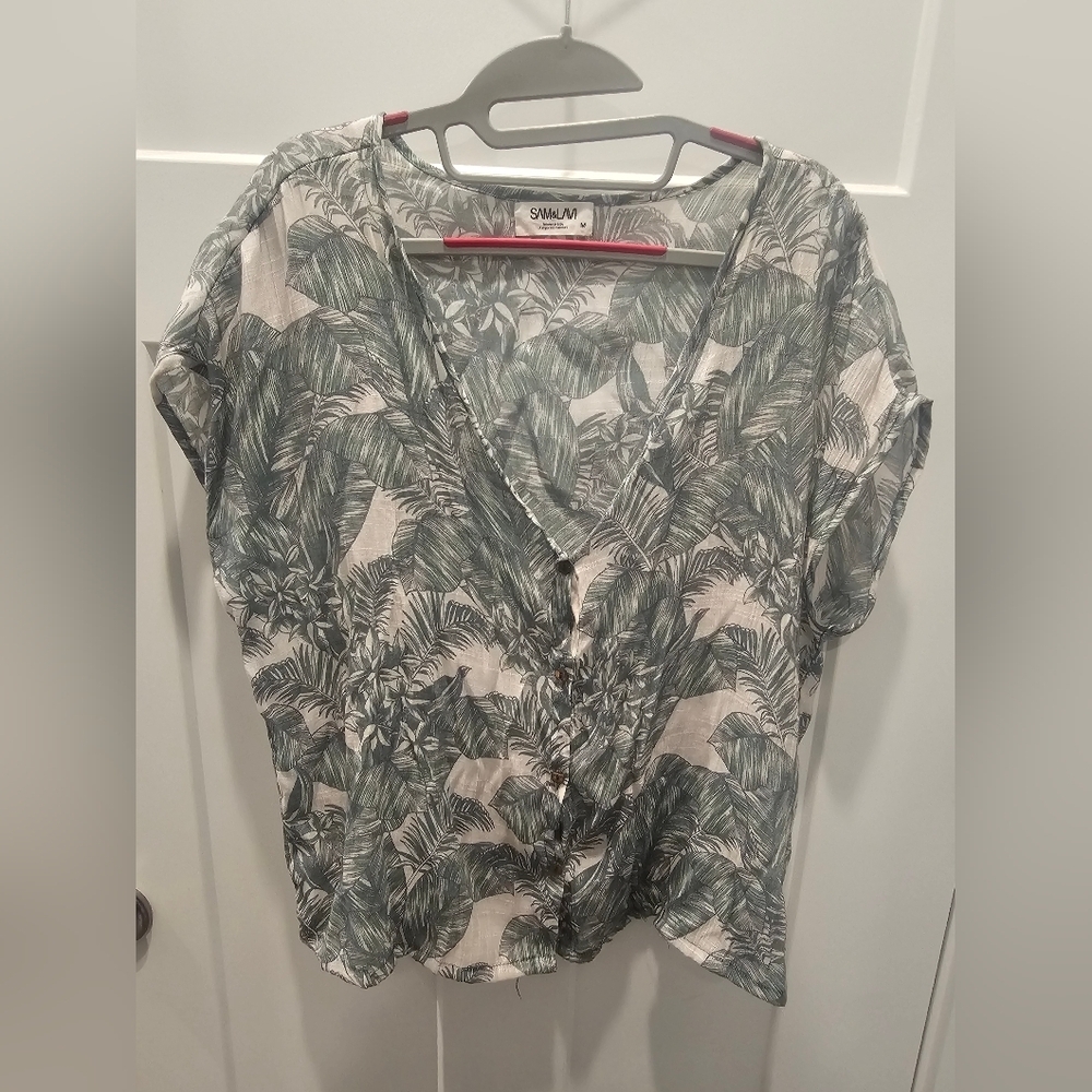 Sam & Lavi Women’s Blouse Medium – Tropical Palm Leaf Button Front Top